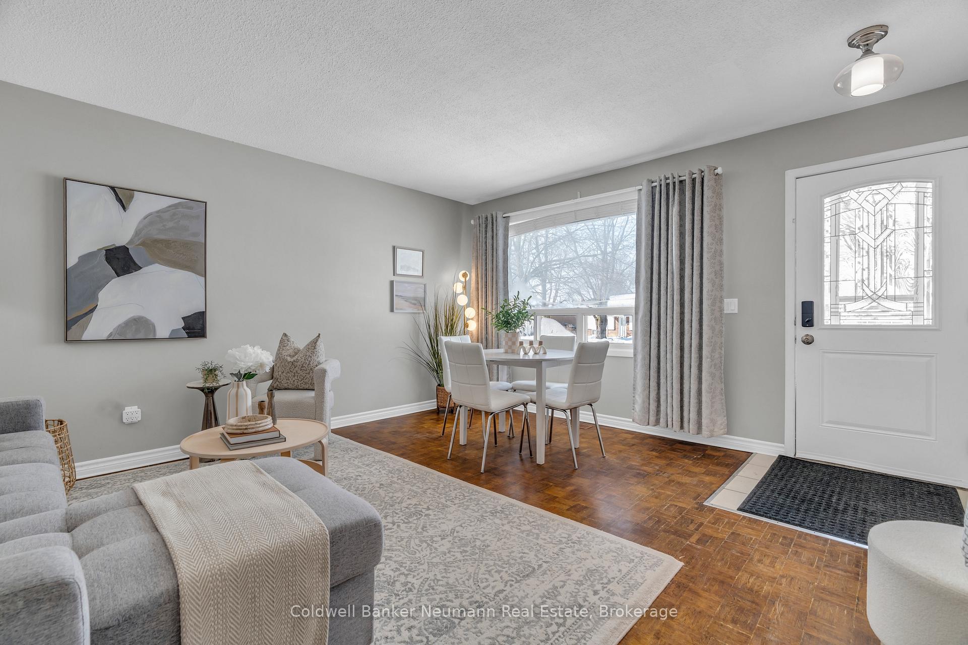 Photo 5 of 17 Argyle Drive, Guelph, Dovercliffe Park/Old University — HOMEH