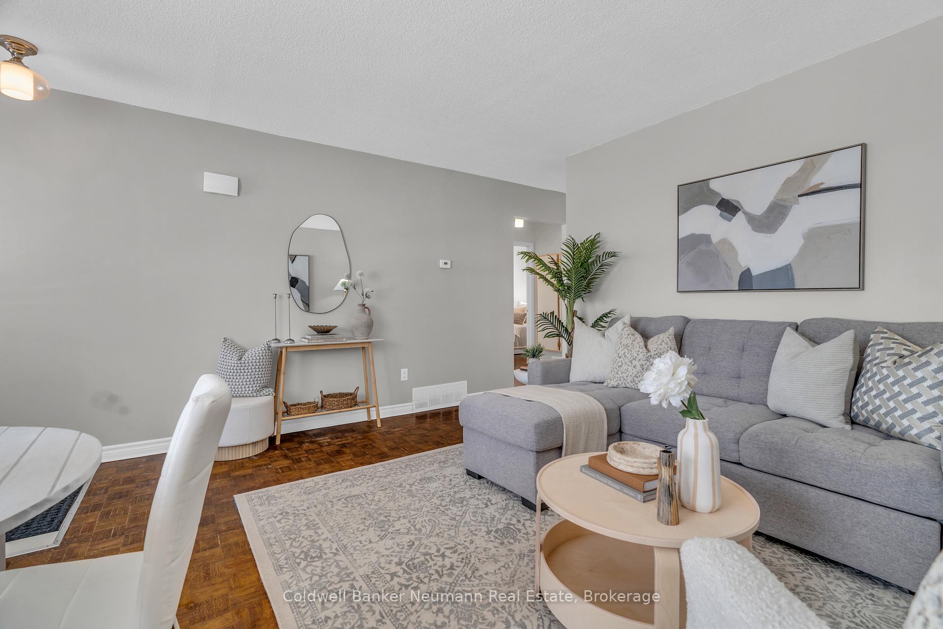 Photo 7 of 17 Argyle Drive, Guelph, Dovercliffe Park/Old University — HOMEH