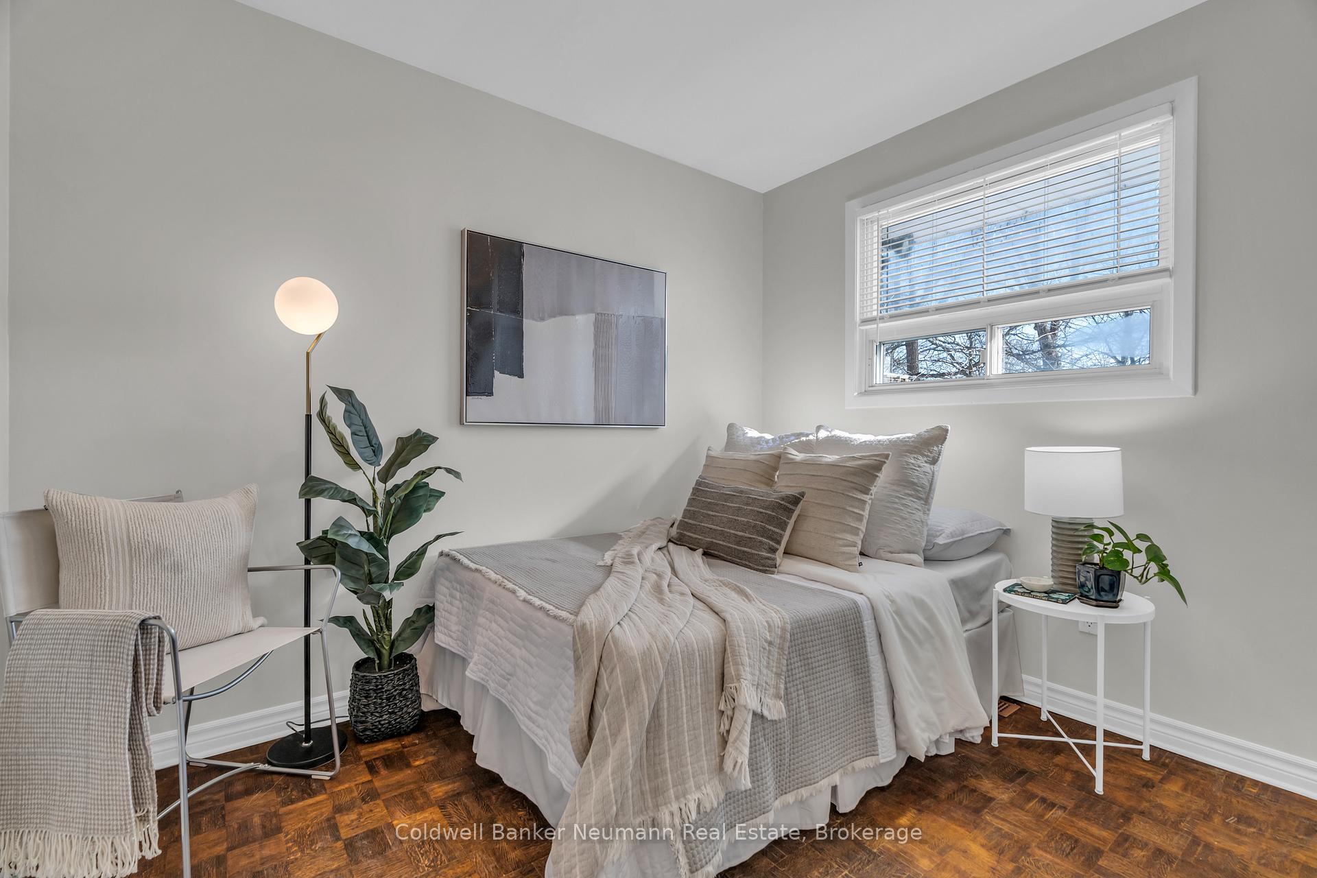 Photo 10 of 17 Argyle Drive, Guelph, Dovercliffe Park/Old University — HOMEH