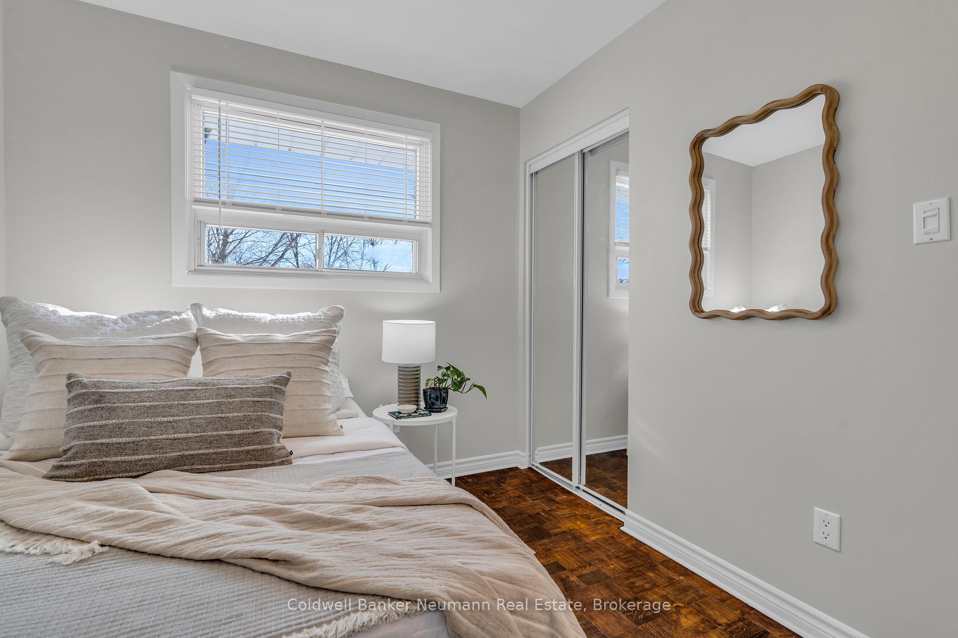 Photo 11 of 17 Argyle Drive, Guelph, Dovercliffe Park/Old University — HOMEH