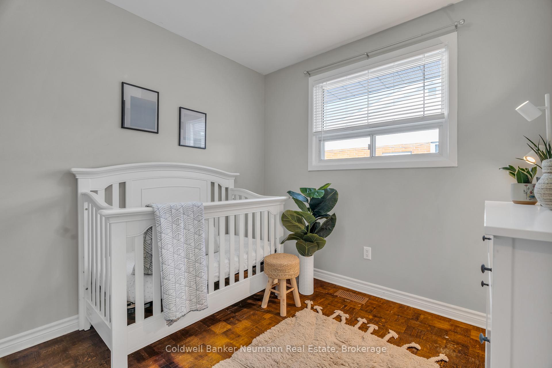 Photo 12 of 17 Argyle Drive, Guelph, Dovercliffe Park/Old University — HOMEH