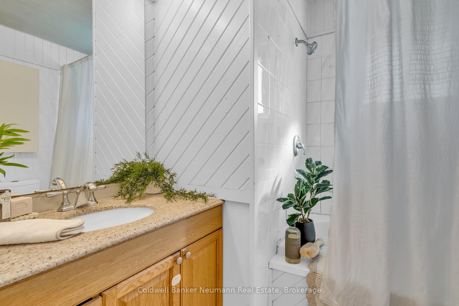 Photo 14 of 17 Argyle Drive, Guelph, Dovercliffe Park/Old University — HOMEH