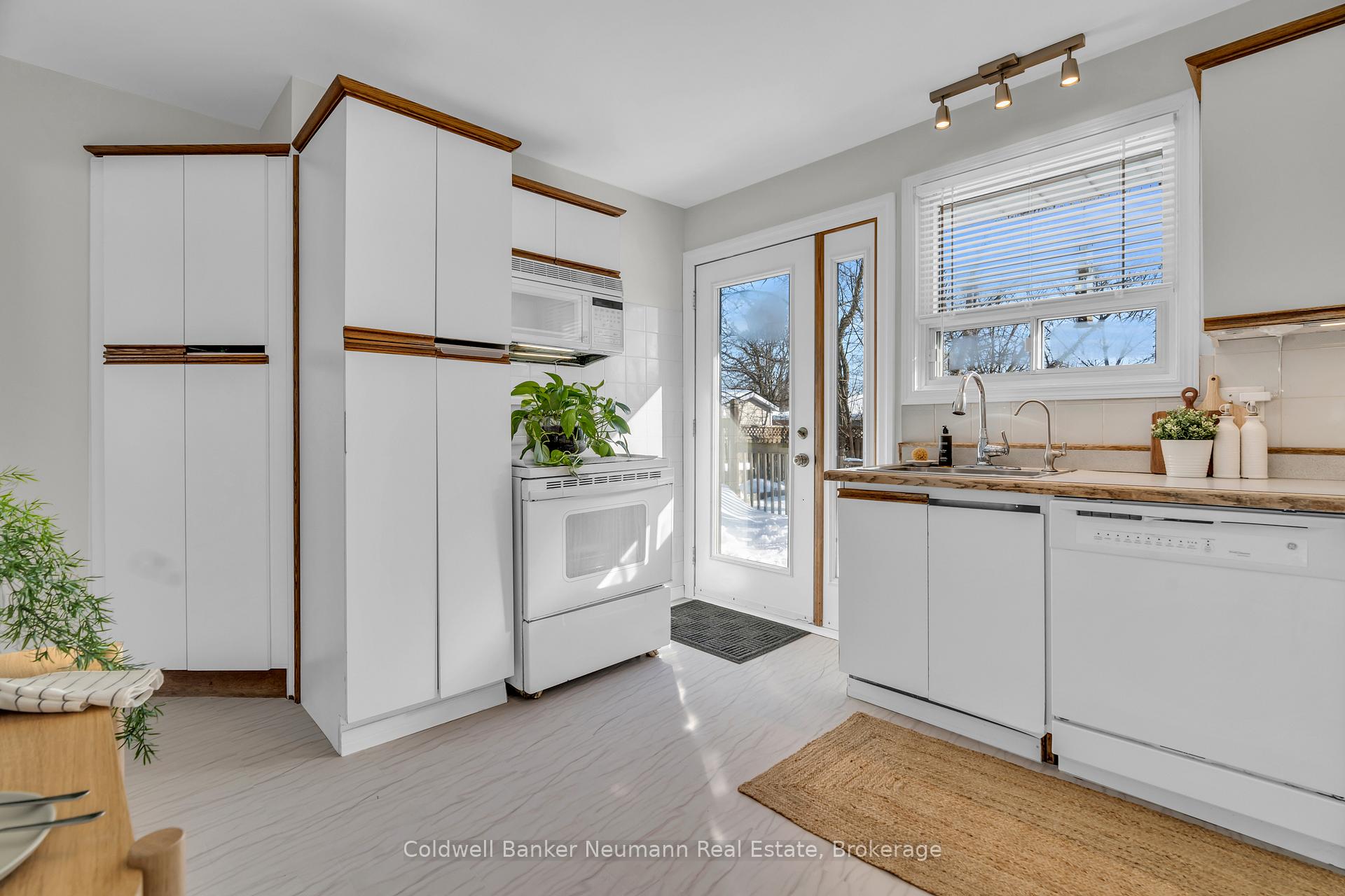 Photo 19 of 17 Argyle Drive, Guelph, Dovercliffe Park/Old University — HOMEH