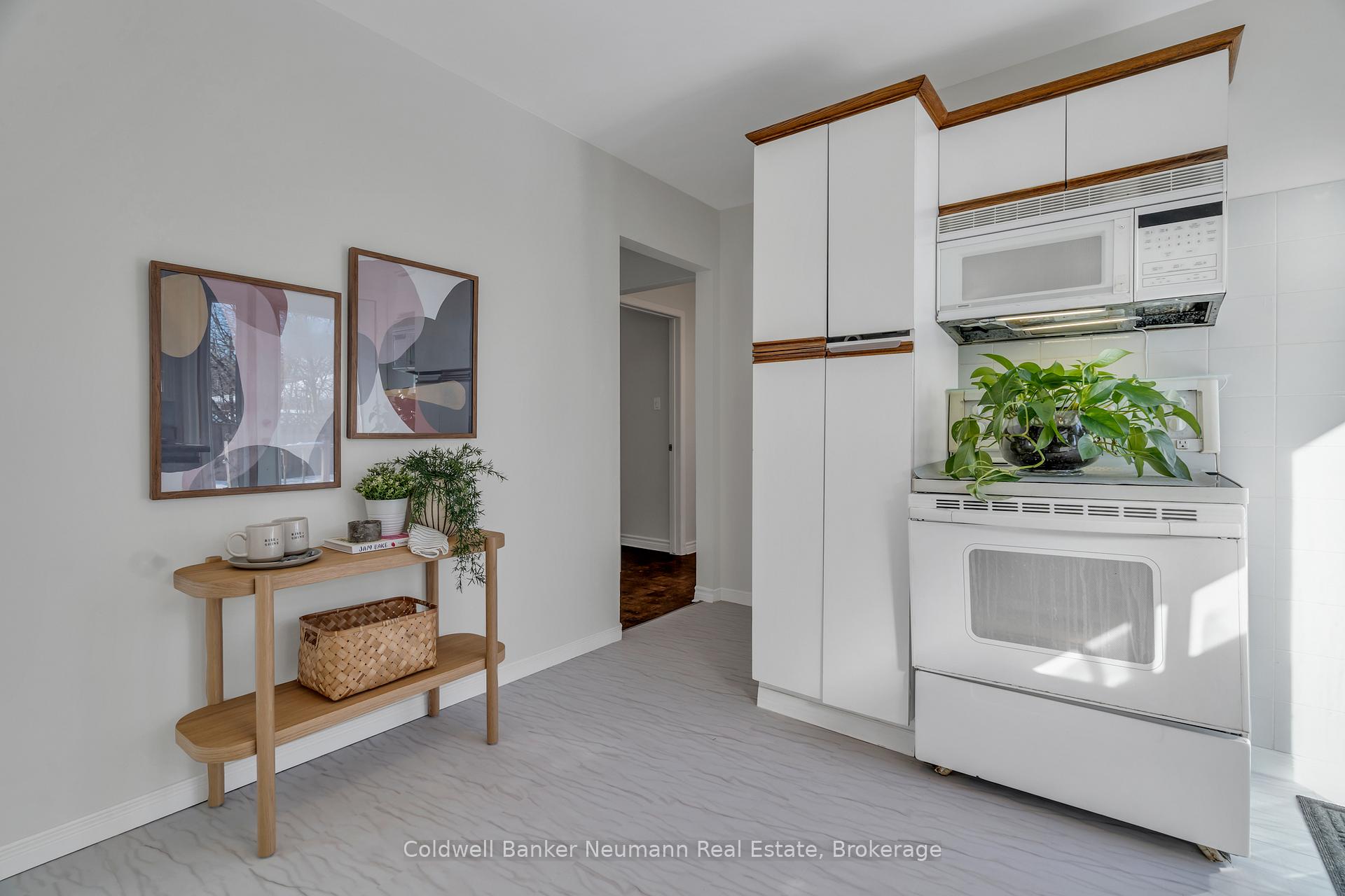 Photo 20 of 17 Argyle Drive, Guelph, Dovercliffe Park/Old University — HOMEH