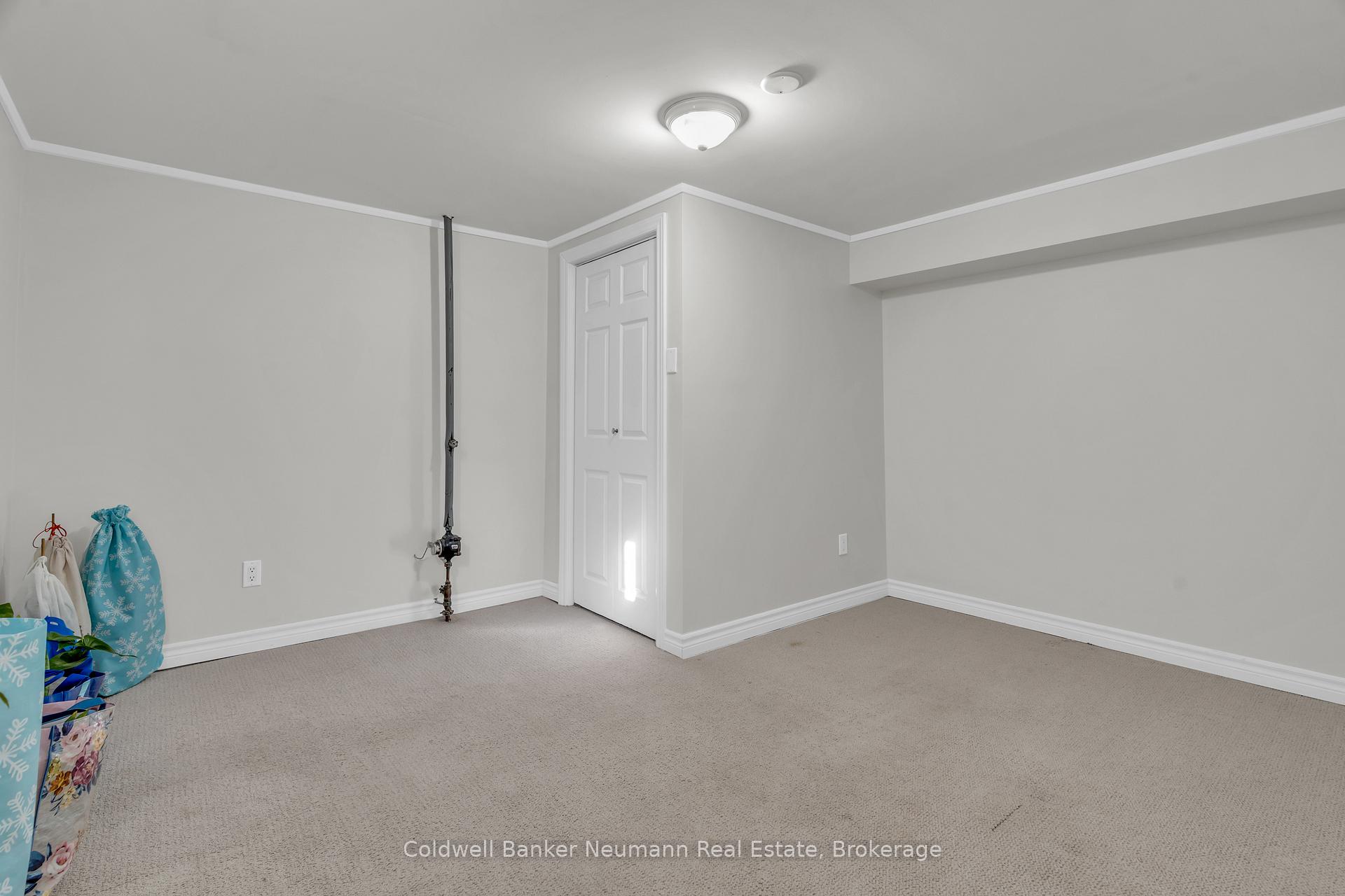 Photo 25 of 17 Argyle Drive, Guelph, Dovercliffe Park/Old University — HOMEH