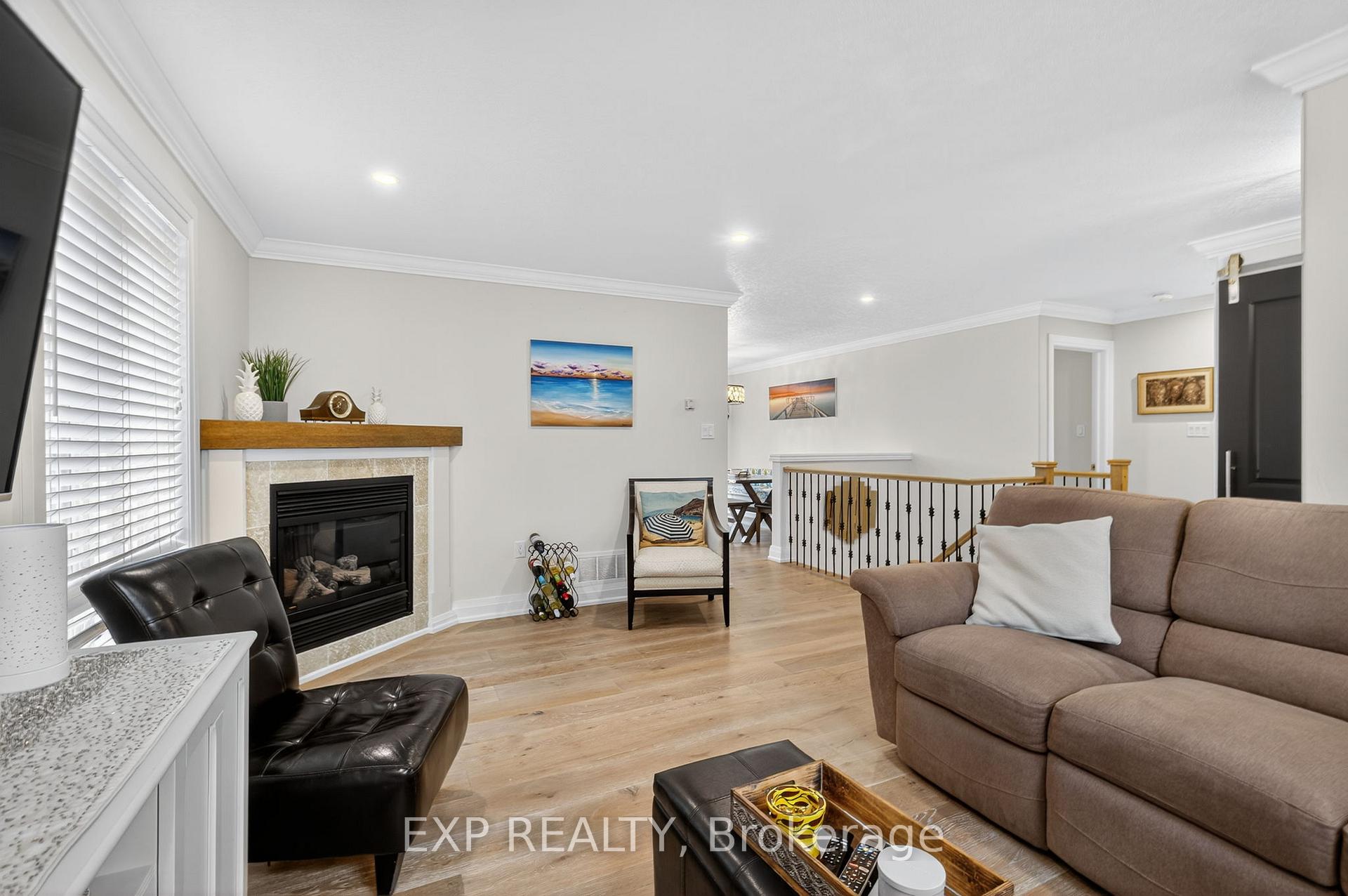Photo 3 of 7 Pacific Avenue, Barrie, Little Lake — HOMEH