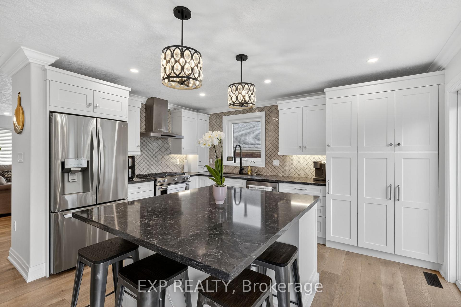 Photo 12 of 7 Pacific Avenue, Barrie, Little Lake — HOMEH