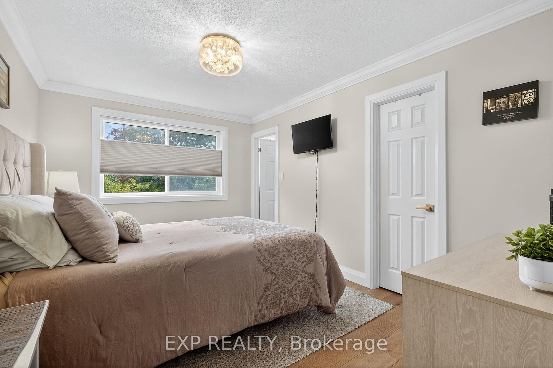 Photo 13 of 7 Pacific Avenue, Barrie, Little Lake — HOMEH