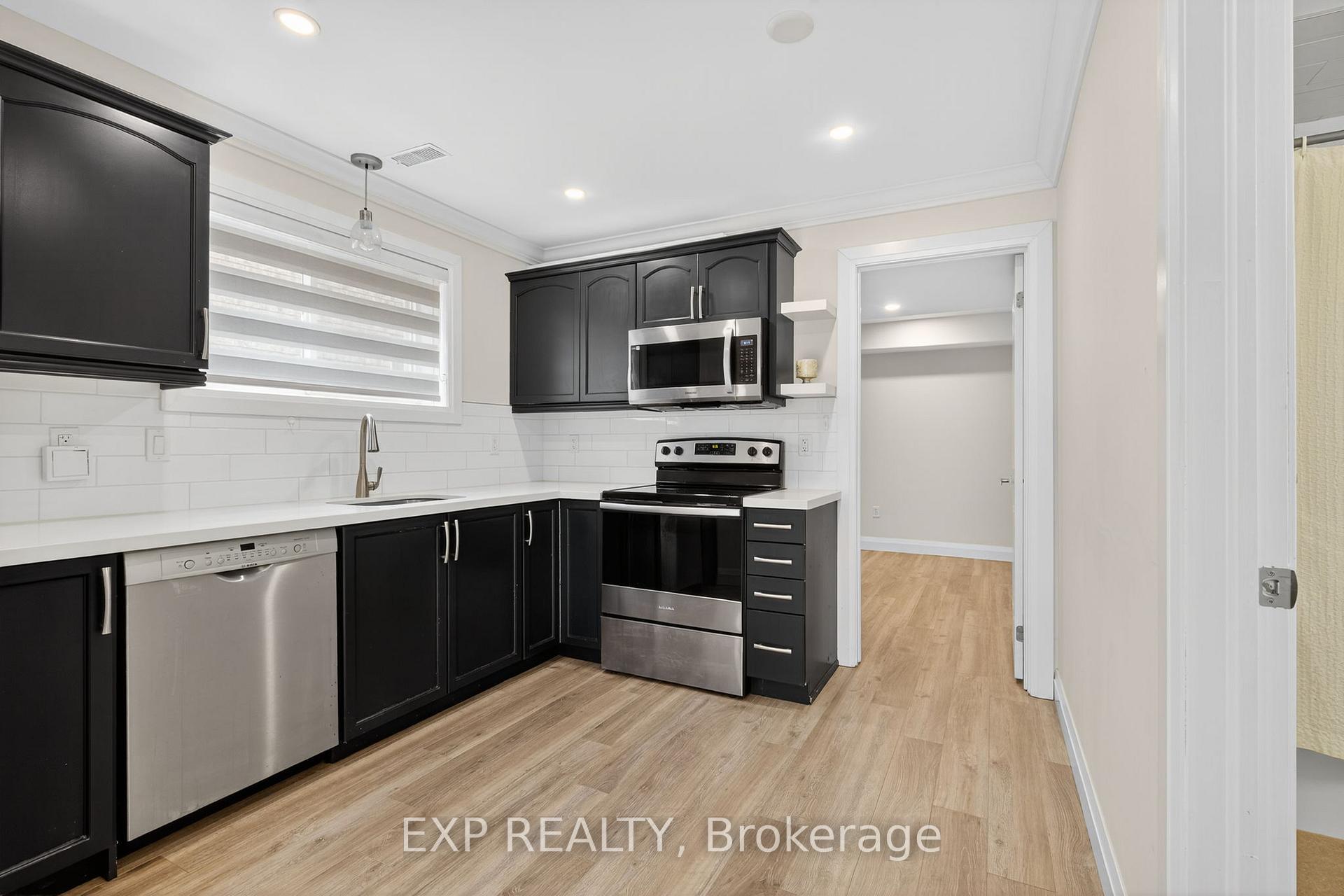Photo 27 of 7 Pacific Avenue, Barrie, Little Lake — HOMEH