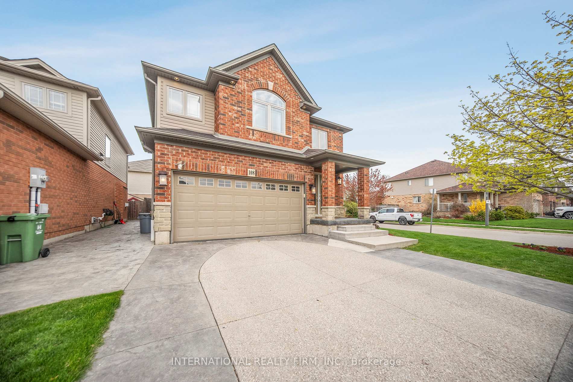 Photo 3 of 108 Great Oak Trail, Hamilton, Binbrook — HOMEH