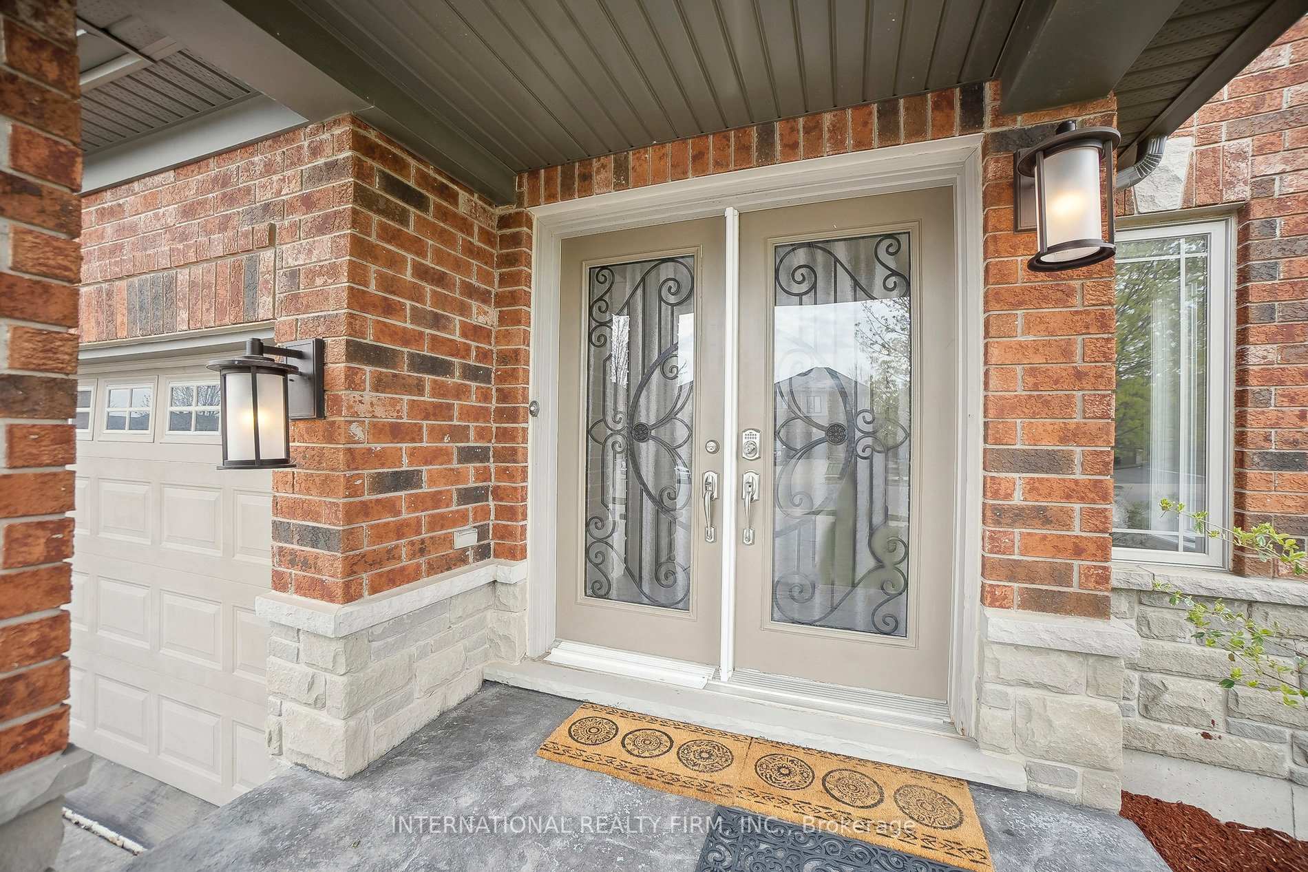 Photo 4 of 108 Great Oak Trail, Hamilton, Binbrook — HOMEH