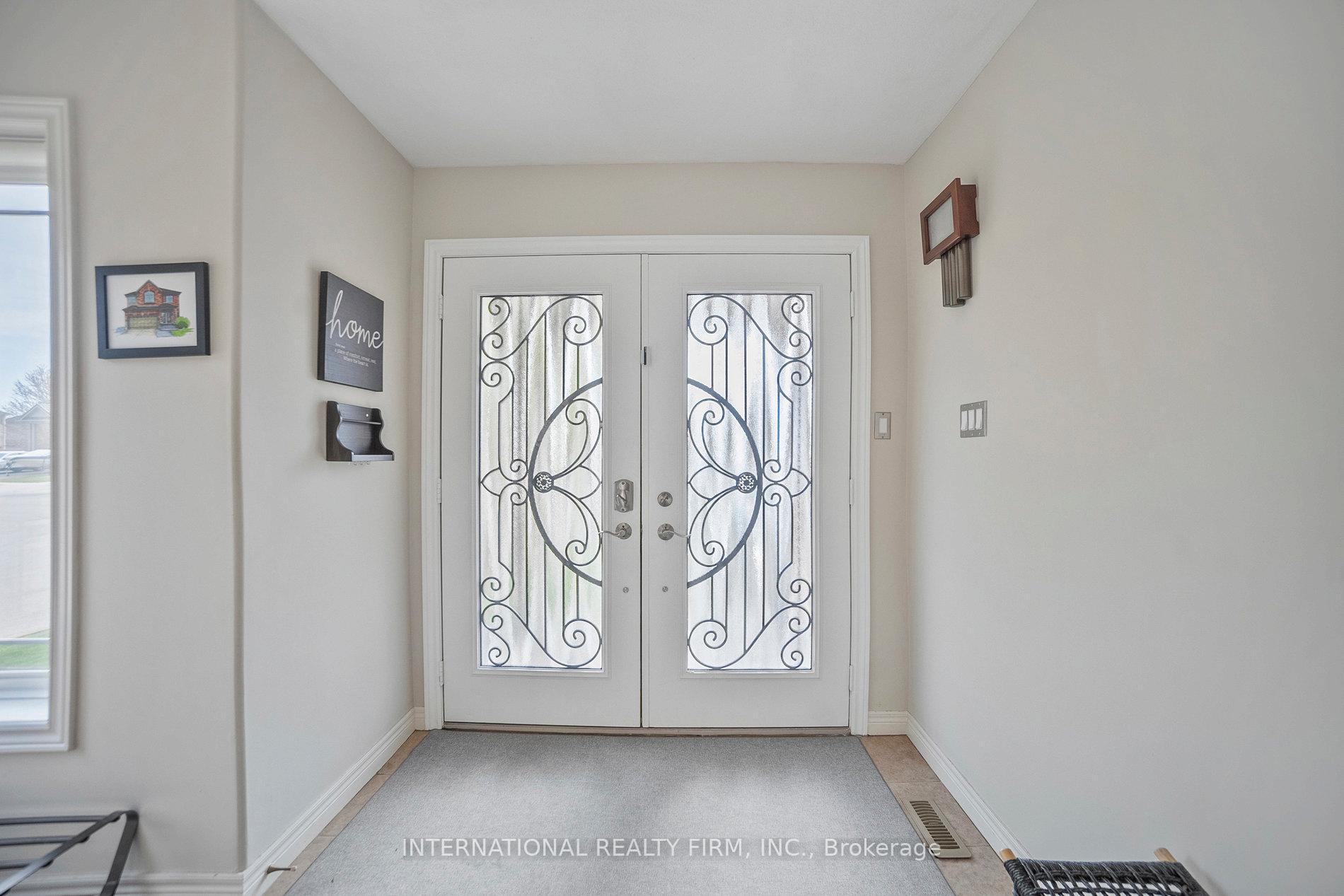 Photo 5 of 108 Great Oak Trail, Hamilton, Binbrook — HOMEH