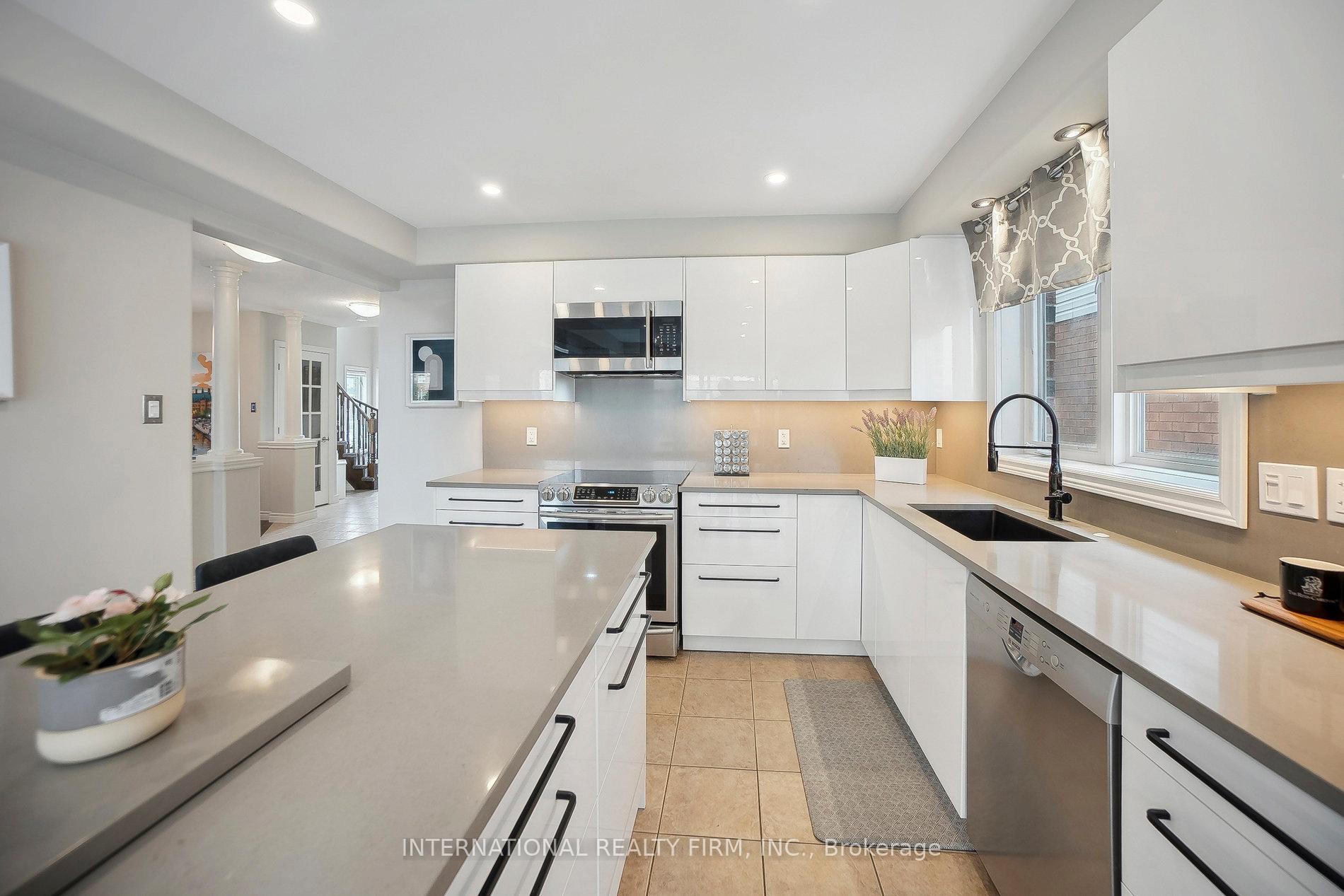 Photo 7 of 108 Great Oak Trail, Hamilton, Binbrook — HOMEH