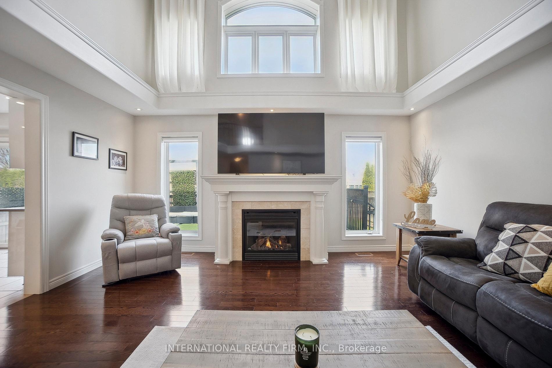 Photo 10 of 108 Great Oak Trail, Hamilton, Binbrook — HOMEH