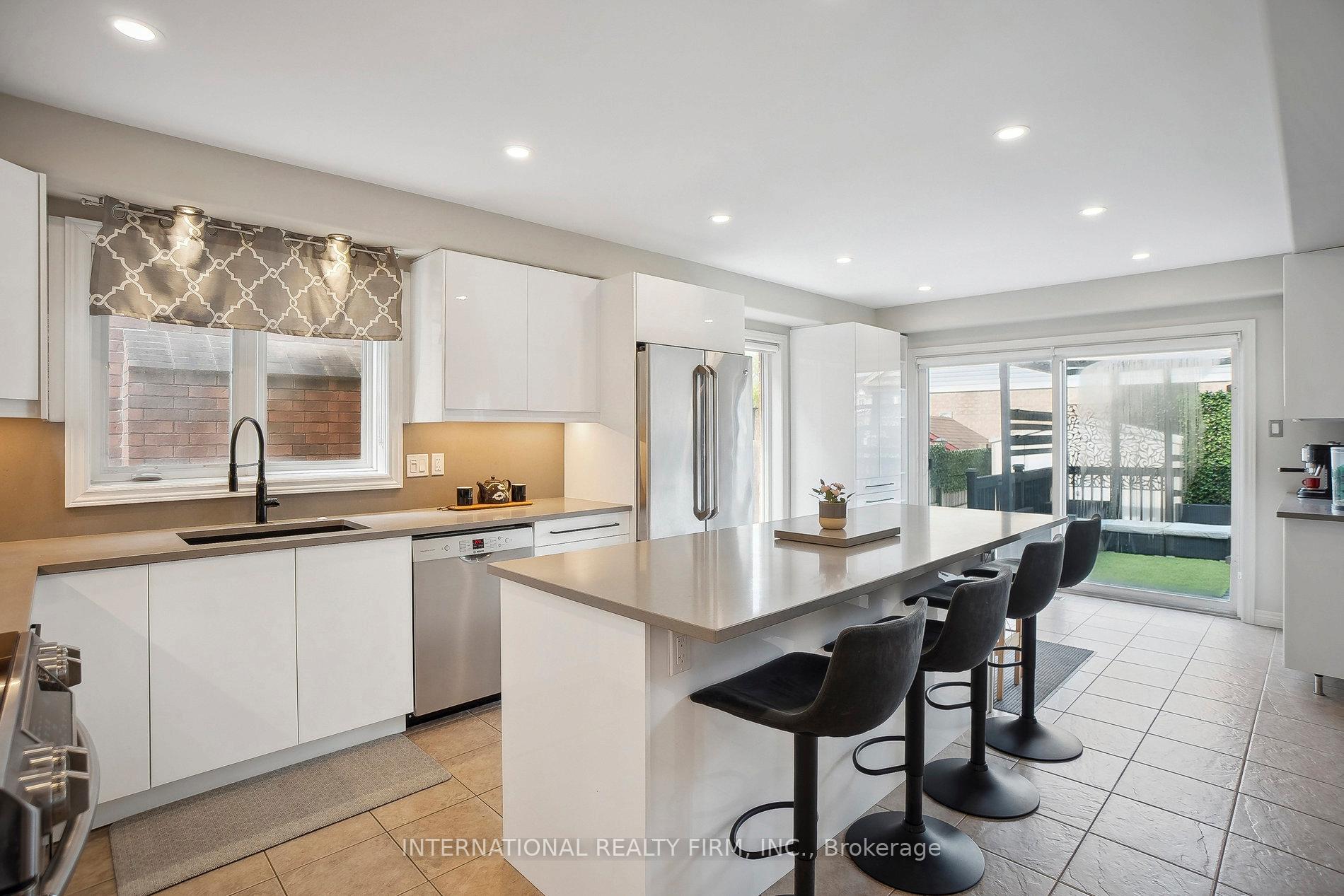 Photo 14 of 108 Great Oak Trail, Hamilton, Binbrook — HOMEH
