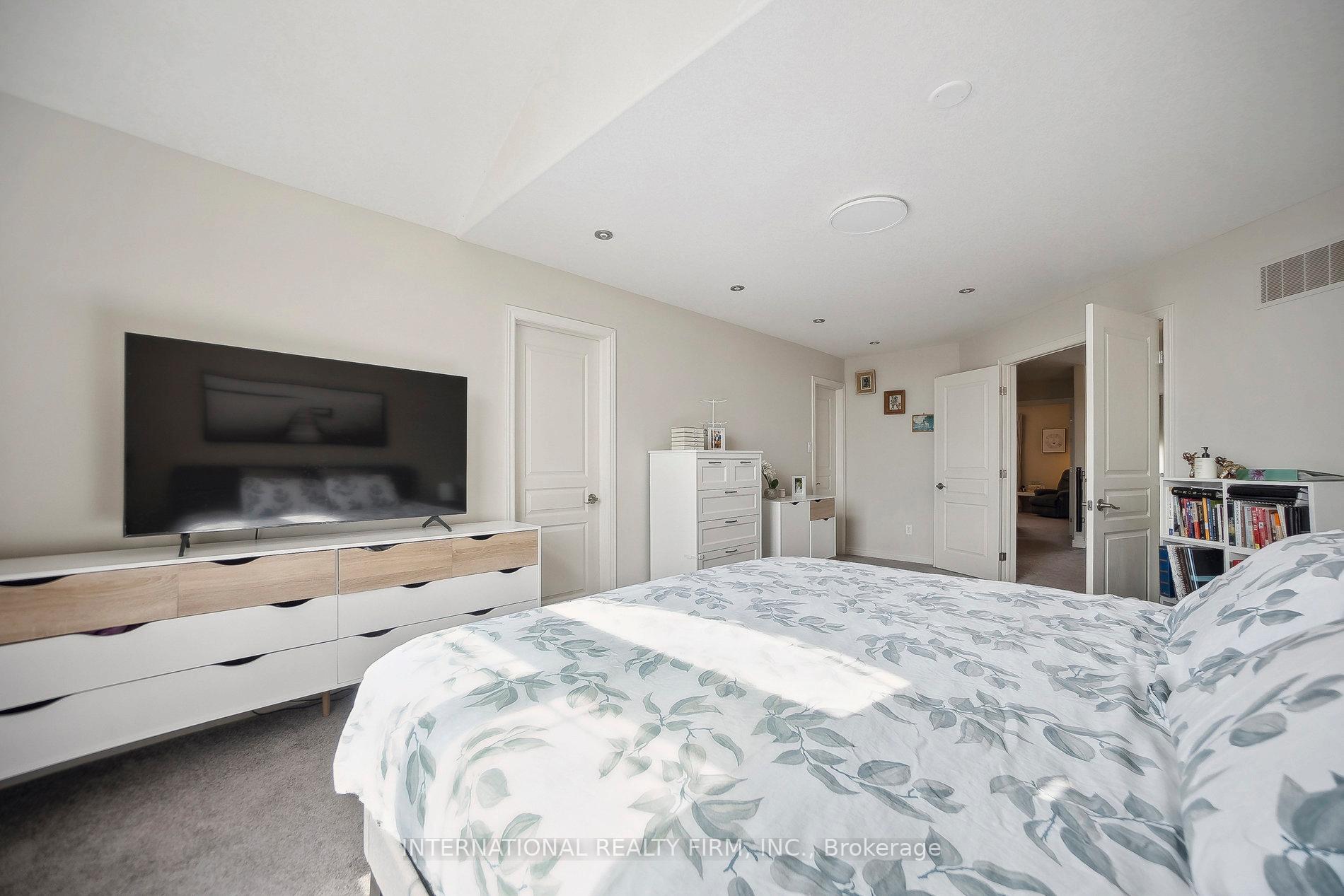 Photo 23 of 108 Great Oak Trail, Hamilton, Binbrook — HOMEH