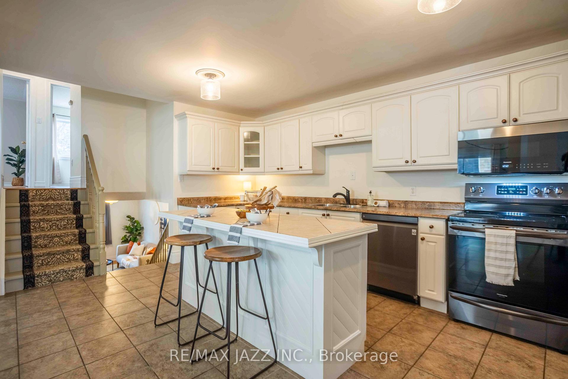 Photo 5 of 93 Kilgannon Avenue, Clarington, Courtice — HOMEH