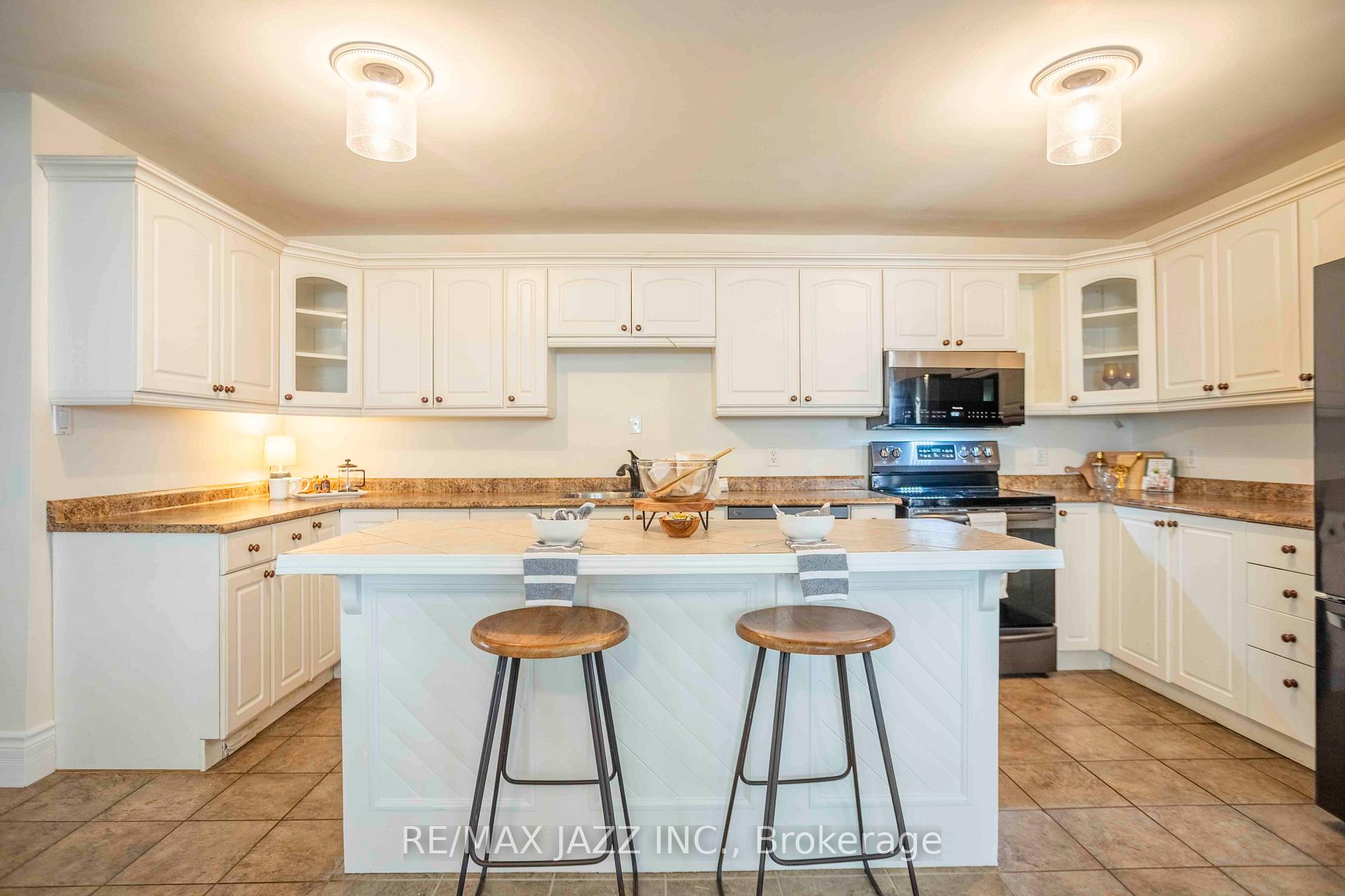 Photo 6 of 93 Kilgannon Avenue, Clarington, Courtice — HOMEH