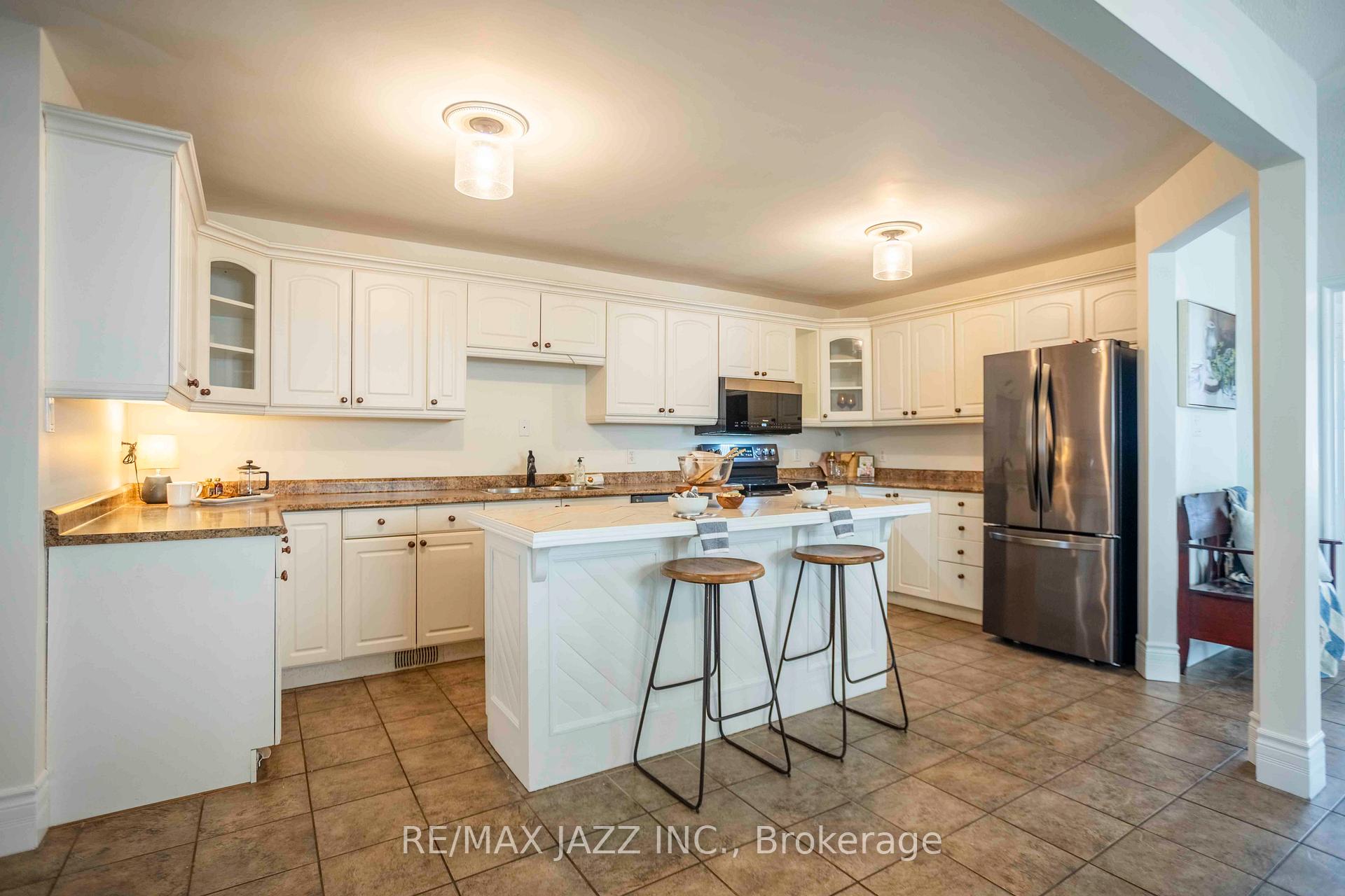 Photo 7 of 93 Kilgannon Avenue, Clarington, Courtice — HOMEH