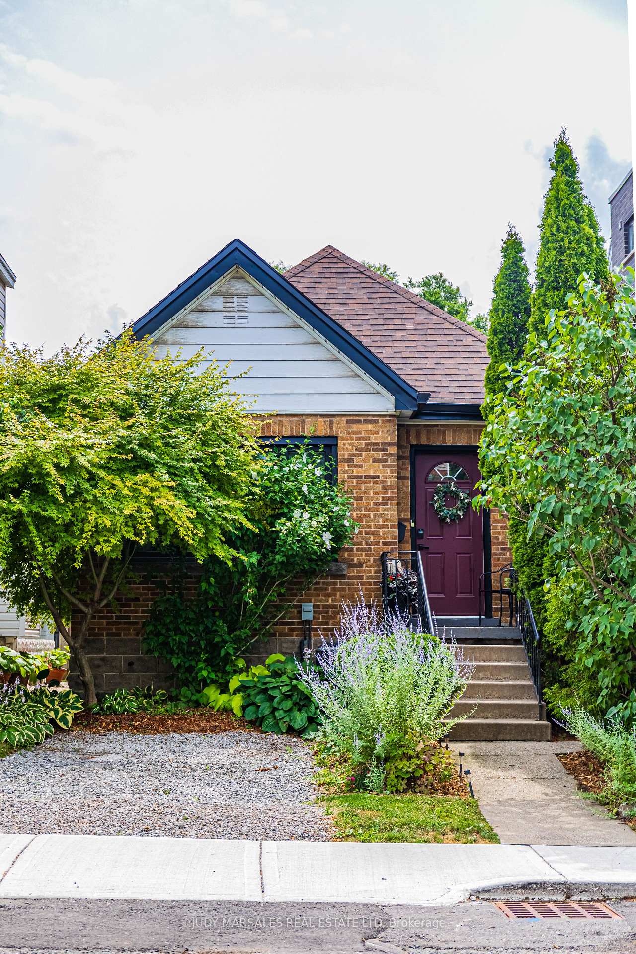 Photo 2 of 343 Charlton Avenue W, Hamilton, Kirkendall — HOMEH
