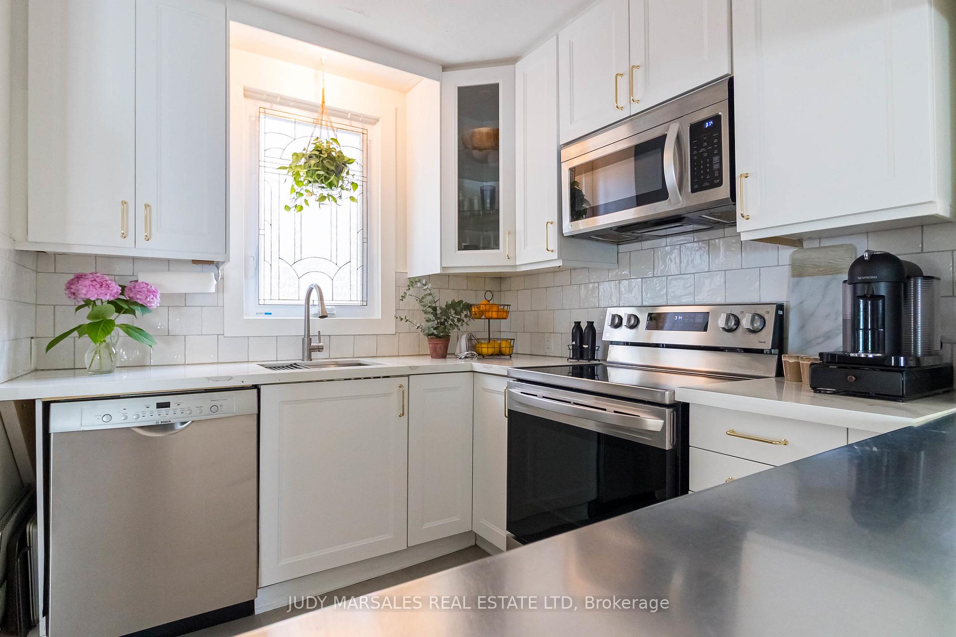 Photo 9 of 343 Charlton Avenue W, Hamilton, Kirkendall — HOMEH
