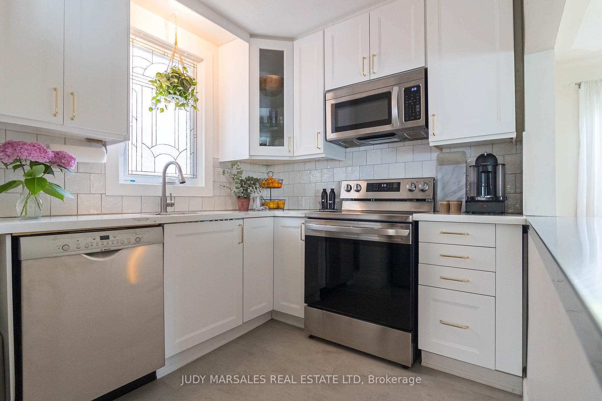Photo 11 of 343 Charlton Avenue W, Hamilton, Kirkendall — HOMEH