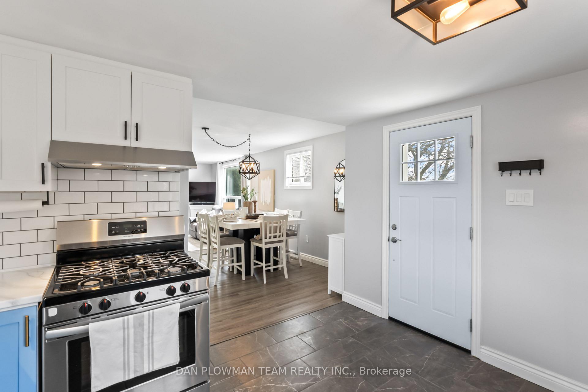 Photo 11 of 30 Duke Street, Clarington, Bowmanville — HOMEH