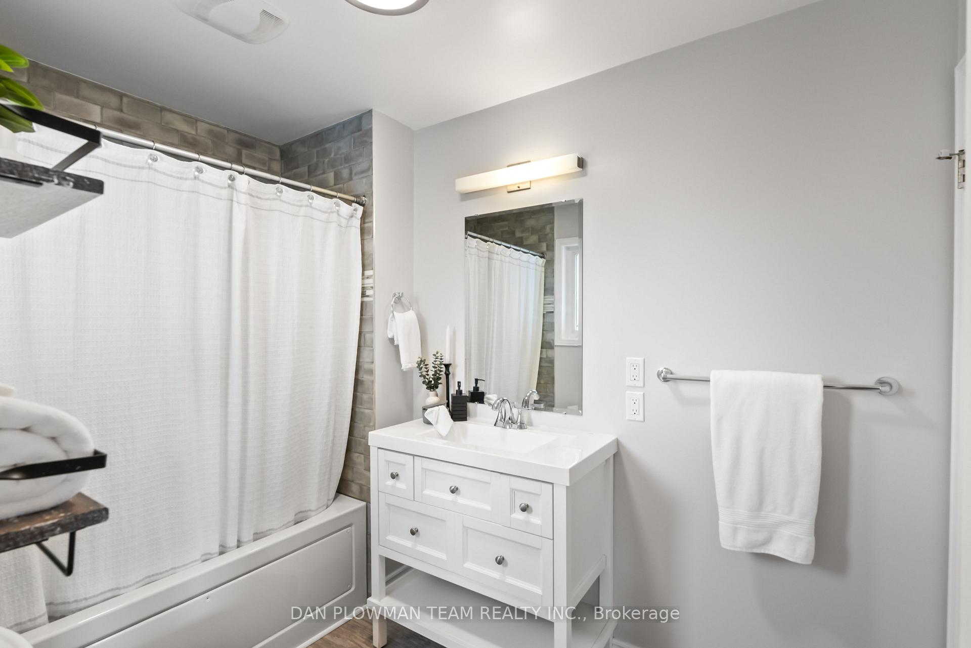 Photo 22 of 30 Duke Street, Clarington, Bowmanville — HOMEH
