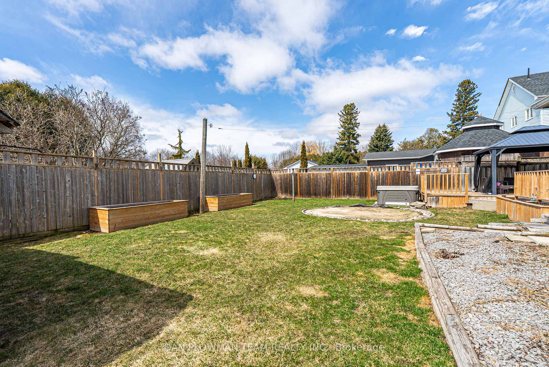 Photo 25 of 30 Duke Street, Clarington, Bowmanville — HOMEH