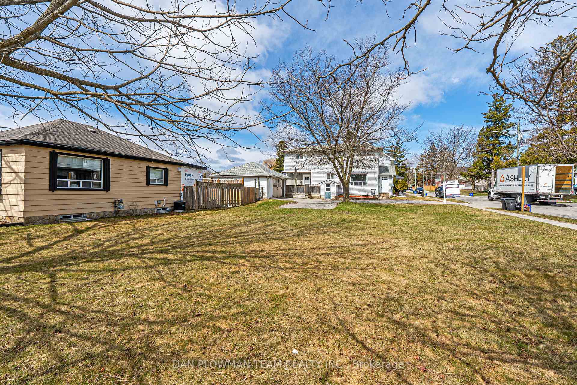 Photo 26 of 30 Duke Street, Clarington, Bowmanville — HOMEH