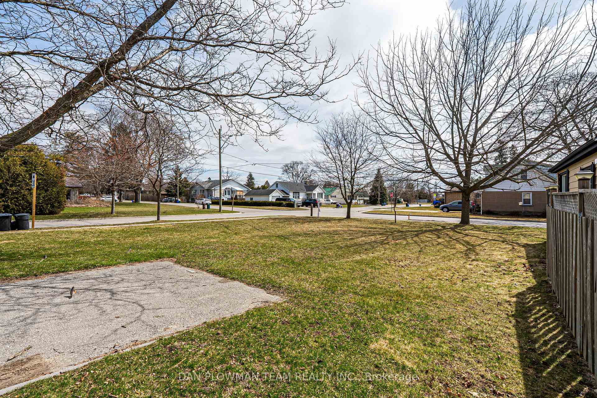 Photo 27 of 30 Duke Street, Clarington, Bowmanville — HOMEH