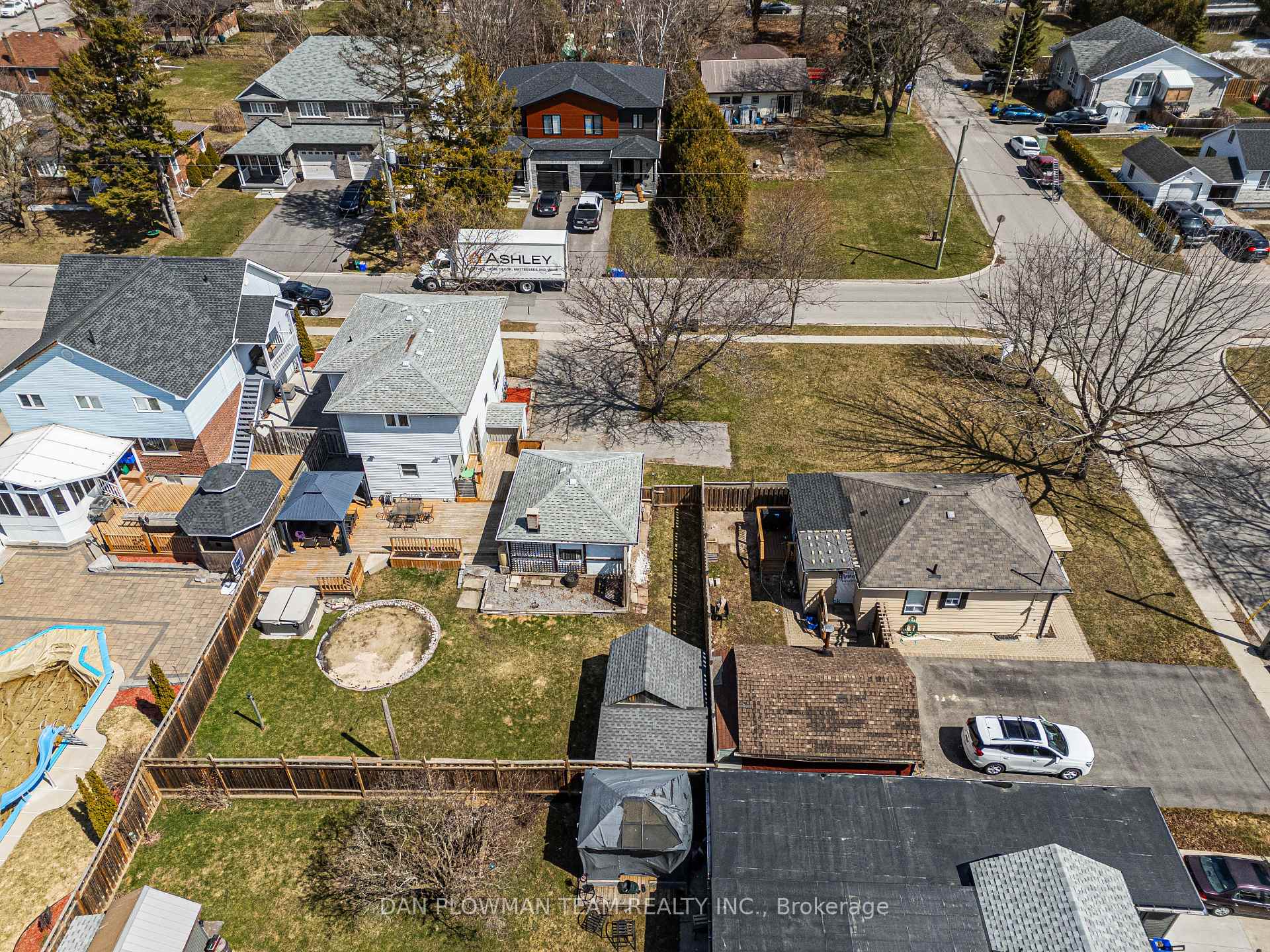 Photo 31 of 30 Duke Street, Clarington, Bowmanville — HOMEH