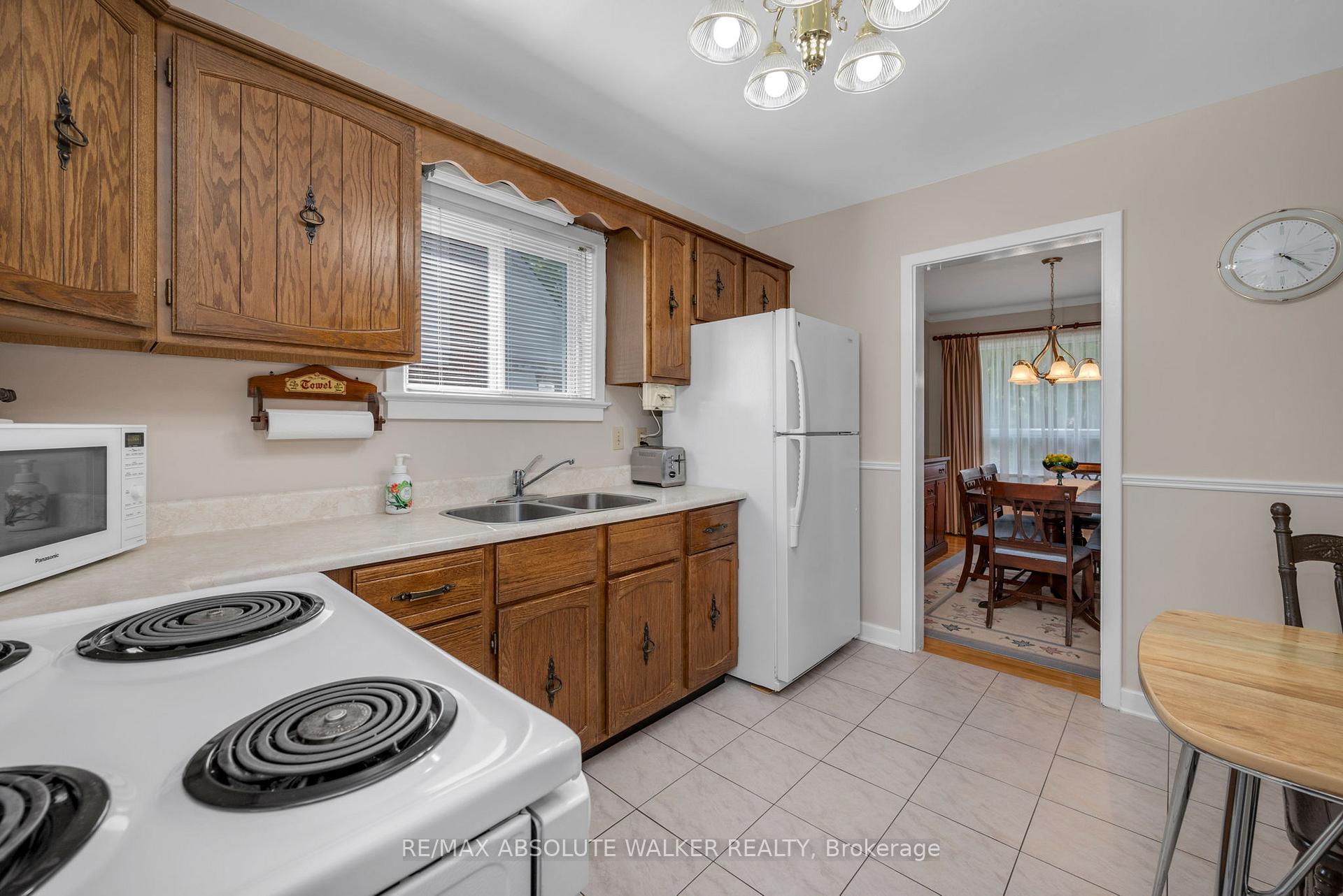 Photo 5 of 1354 Larose Avenue, Ottawa, Carlington — HOMEH