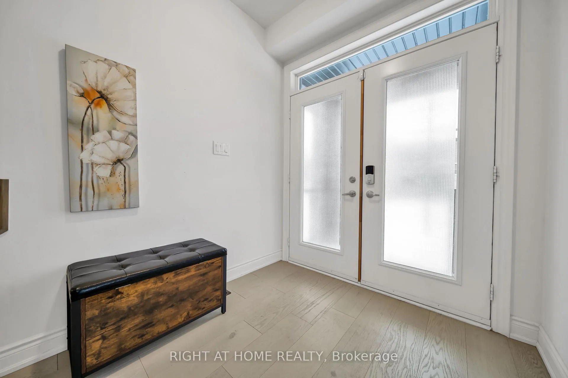 Photo 2 of 171 Great Falls Boulevard, Hamilton, Waterdown — HOMEH