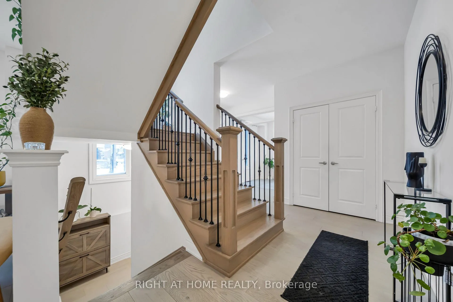 Photo 7 of 171 Great Falls Boulevard, Hamilton, Waterdown — HOMEH