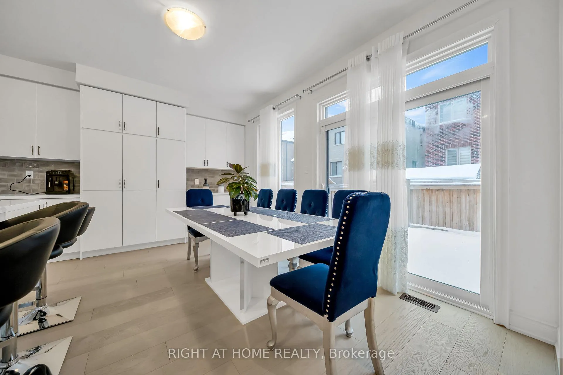 Photo 14 of 171 Great Falls Boulevard, Hamilton, Waterdown — HOMEH