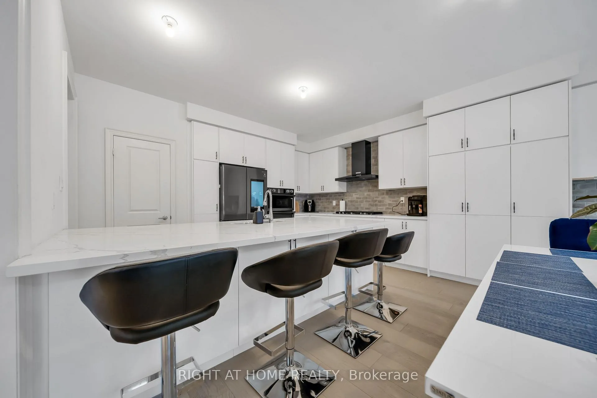Photo 15 of 171 Great Falls Boulevard, Hamilton, Waterdown — HOMEH