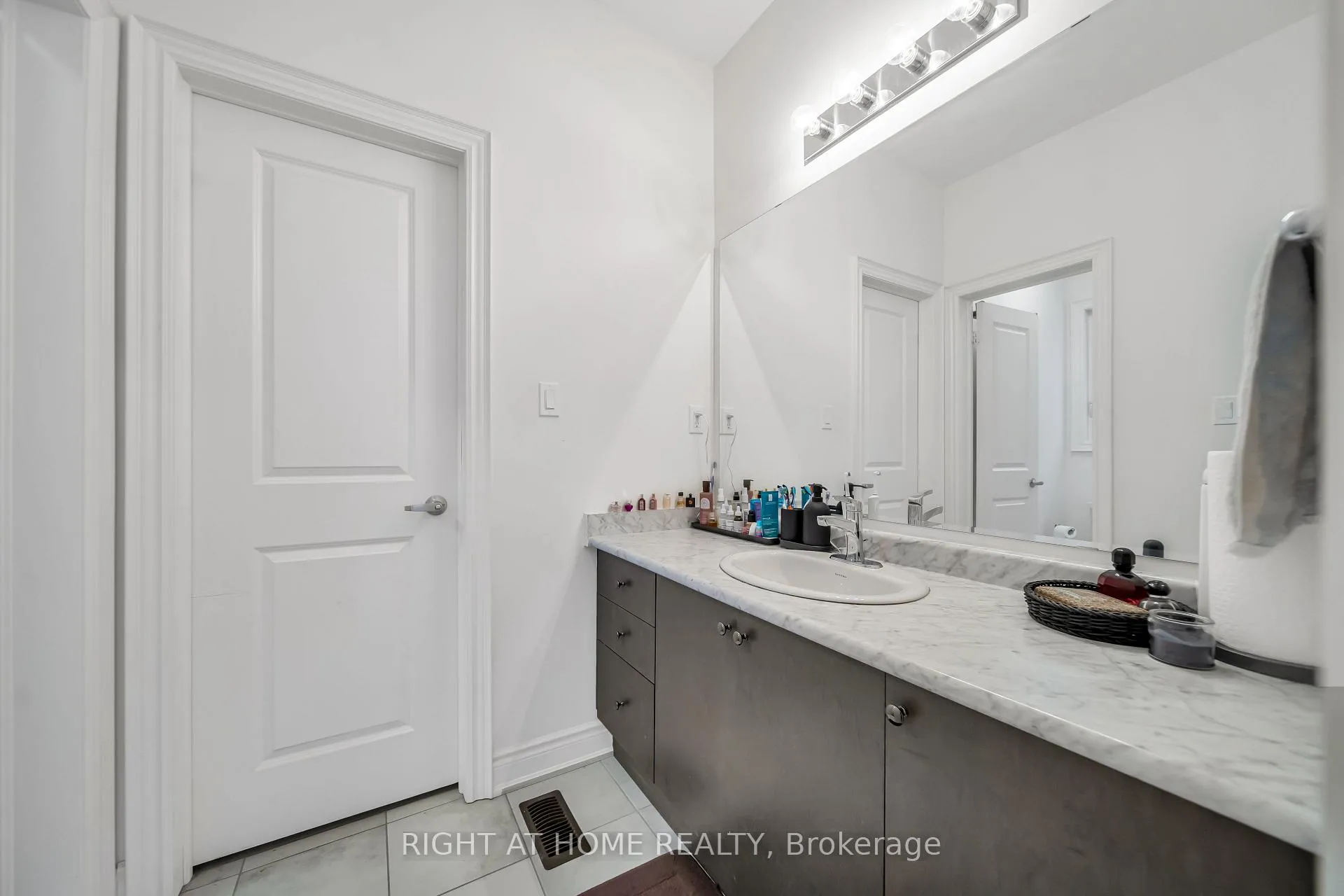 Photo 30 of 171 Great Falls Boulevard, Hamilton, Waterdown — HOMEH