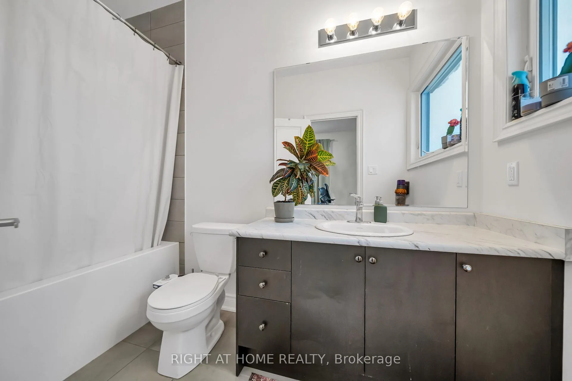 Photo 35 of 171 Great Falls Boulevard, Hamilton, Waterdown — HOMEH