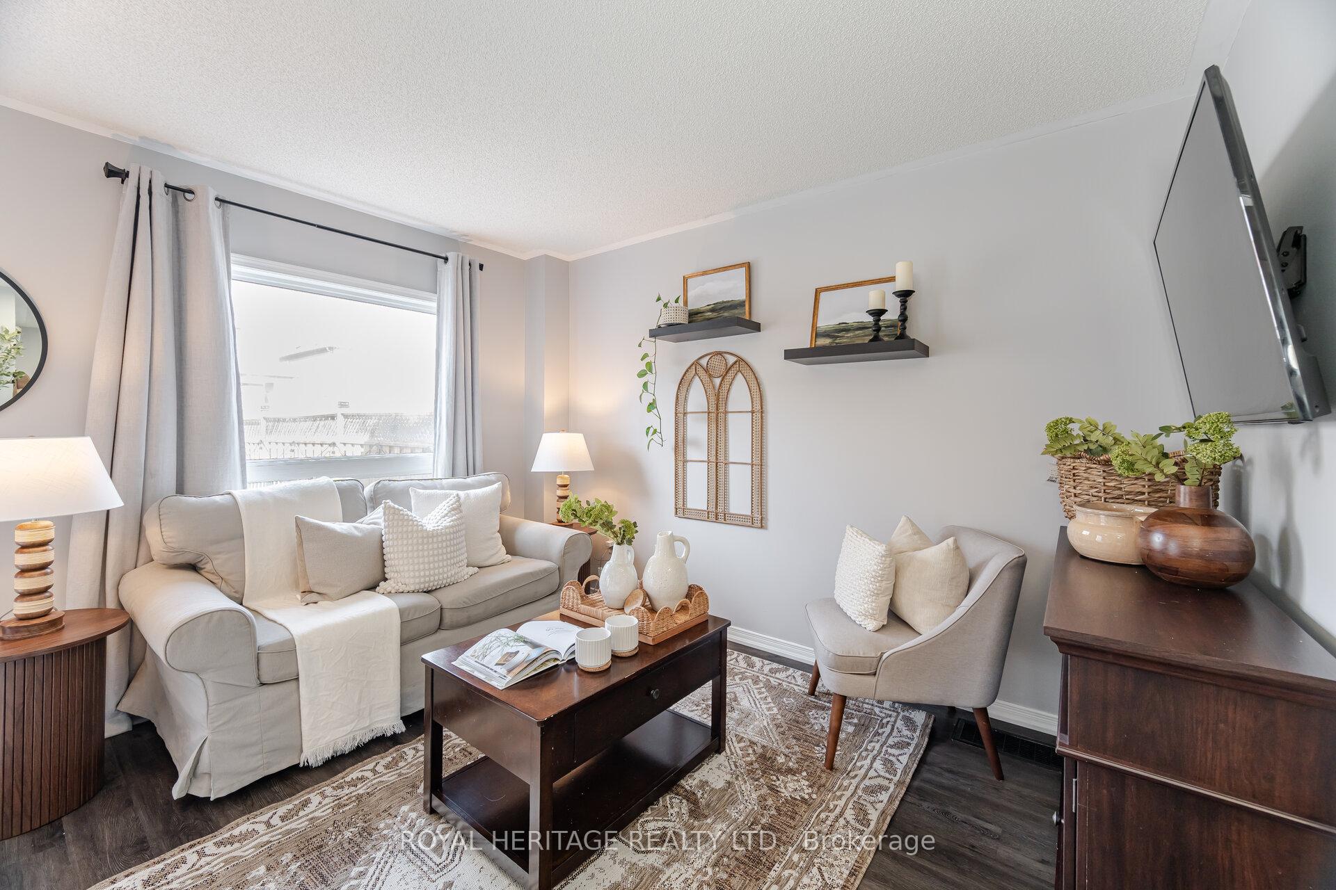 Photo 5 of 16 Dodds Square, Clarington, Bowmanville — HOMEH