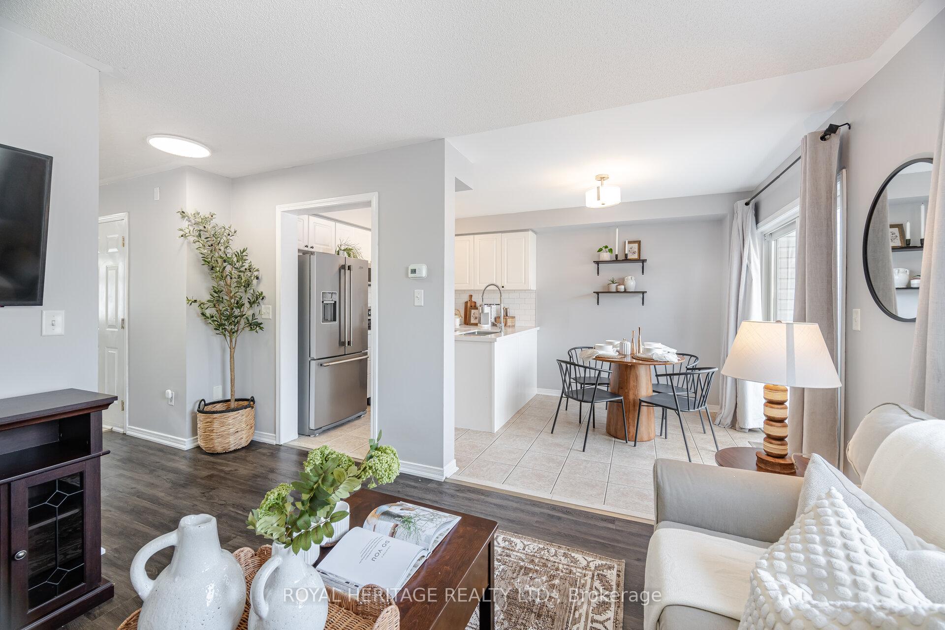 Photo 6 of 16 Dodds Square, Clarington, Bowmanville — HOMEH