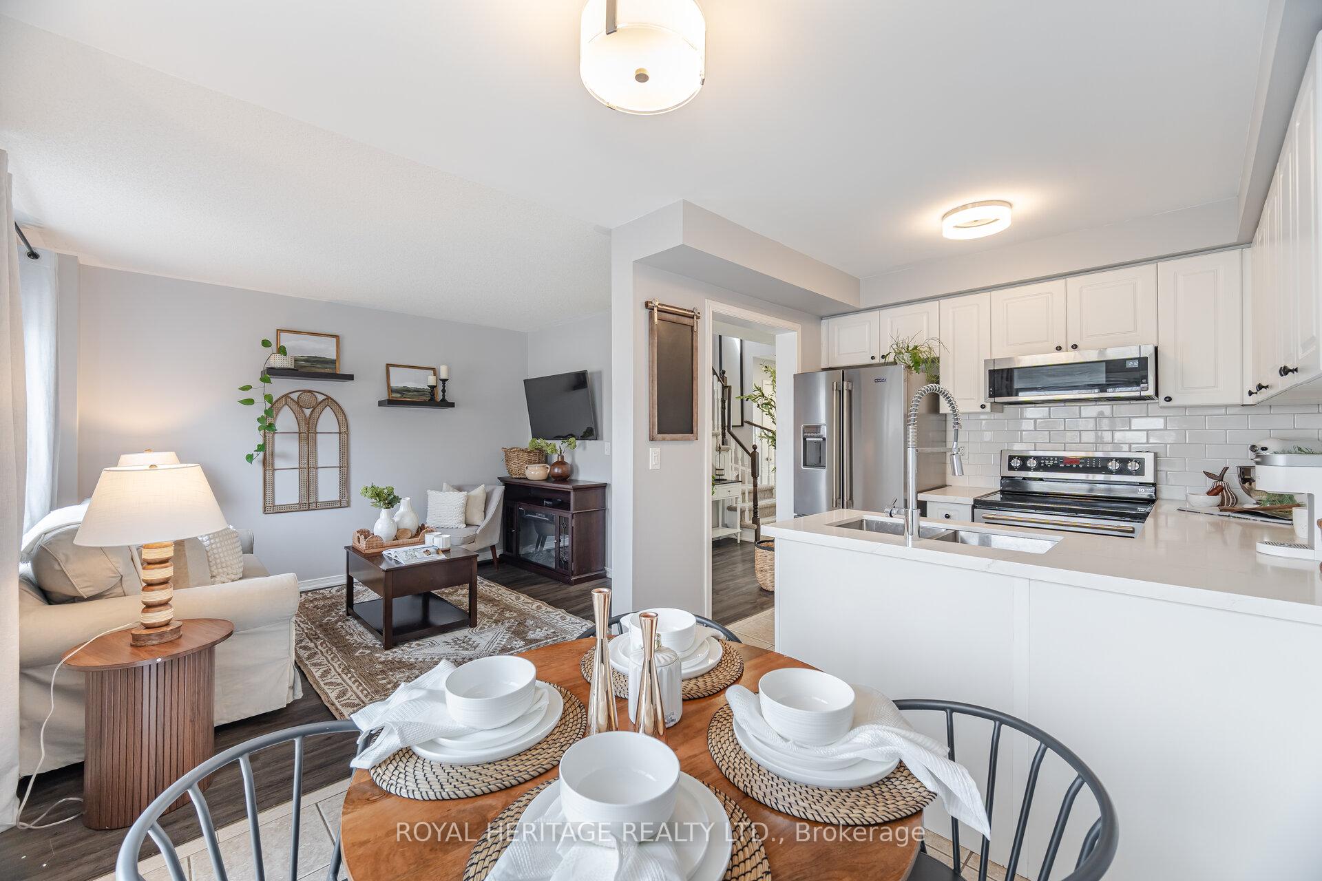Photo 7 of 16 Dodds Square, Clarington, Bowmanville — HOMEH