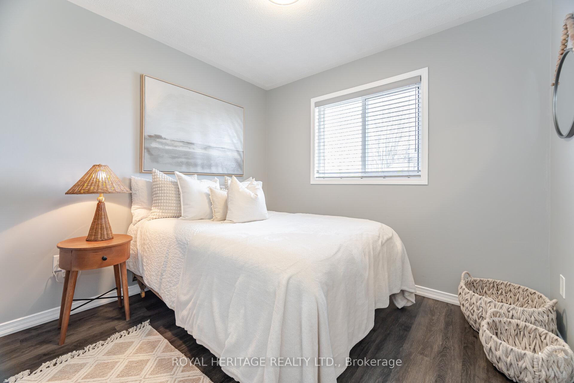Photo 12 of 16 Dodds Square, Clarington, Bowmanville — HOMEH