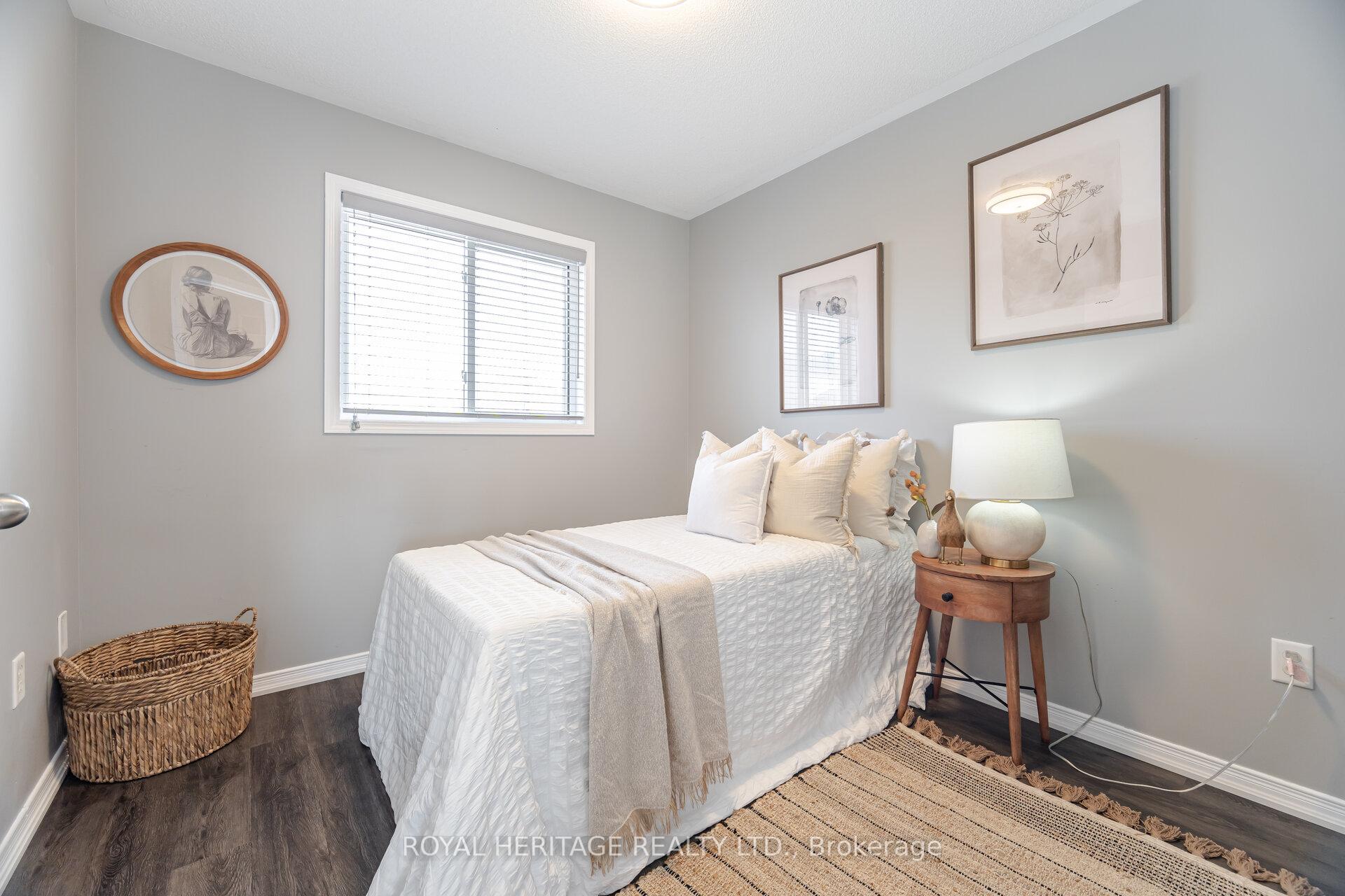 Photo 13 of 16 Dodds Square, Clarington, Bowmanville — HOMEH