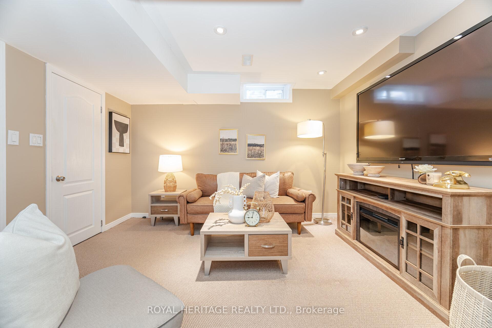 Photo 15 of 16 Dodds Square, Clarington, Bowmanville — HOMEH
