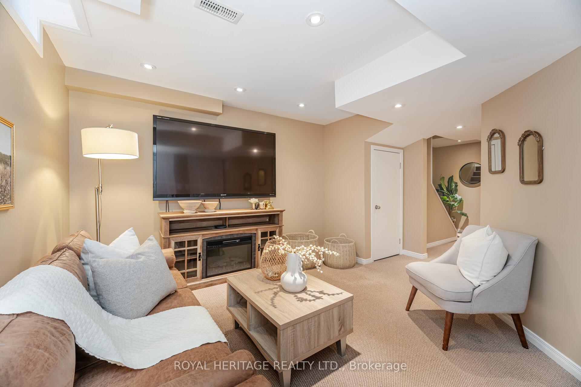 Photo 16 of 16 Dodds Square, Clarington, Bowmanville — HOMEH