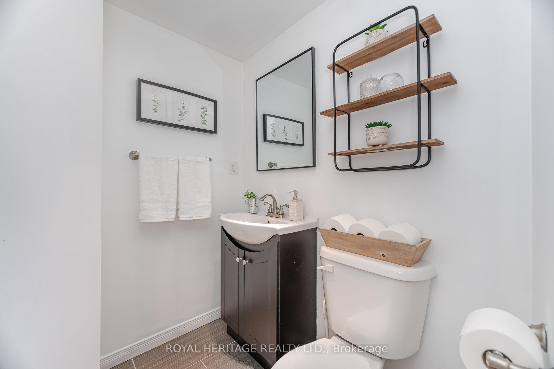 Photo 17 of 16 Dodds Square, Clarington, Bowmanville — HOMEH