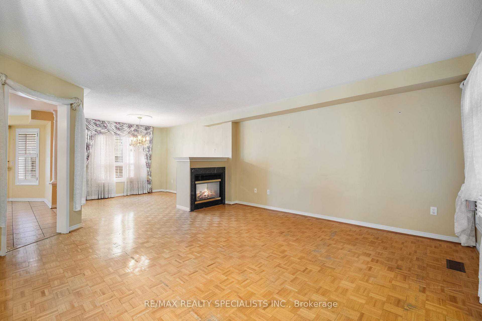 Photo 7 of 92 Stella Crescent, Caledon, Bolton East — HOMEH