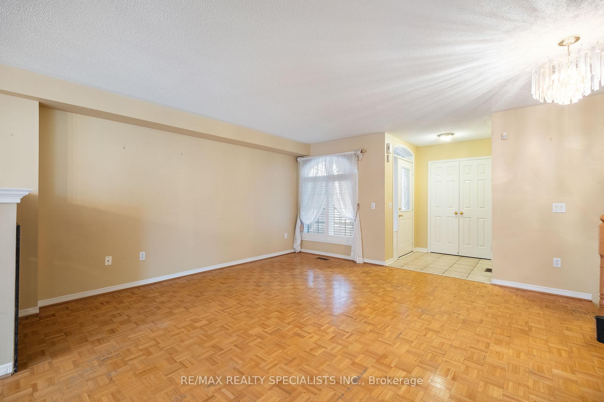 Photo 10 of 92 Stella Crescent, Caledon, Bolton East — HOMEH