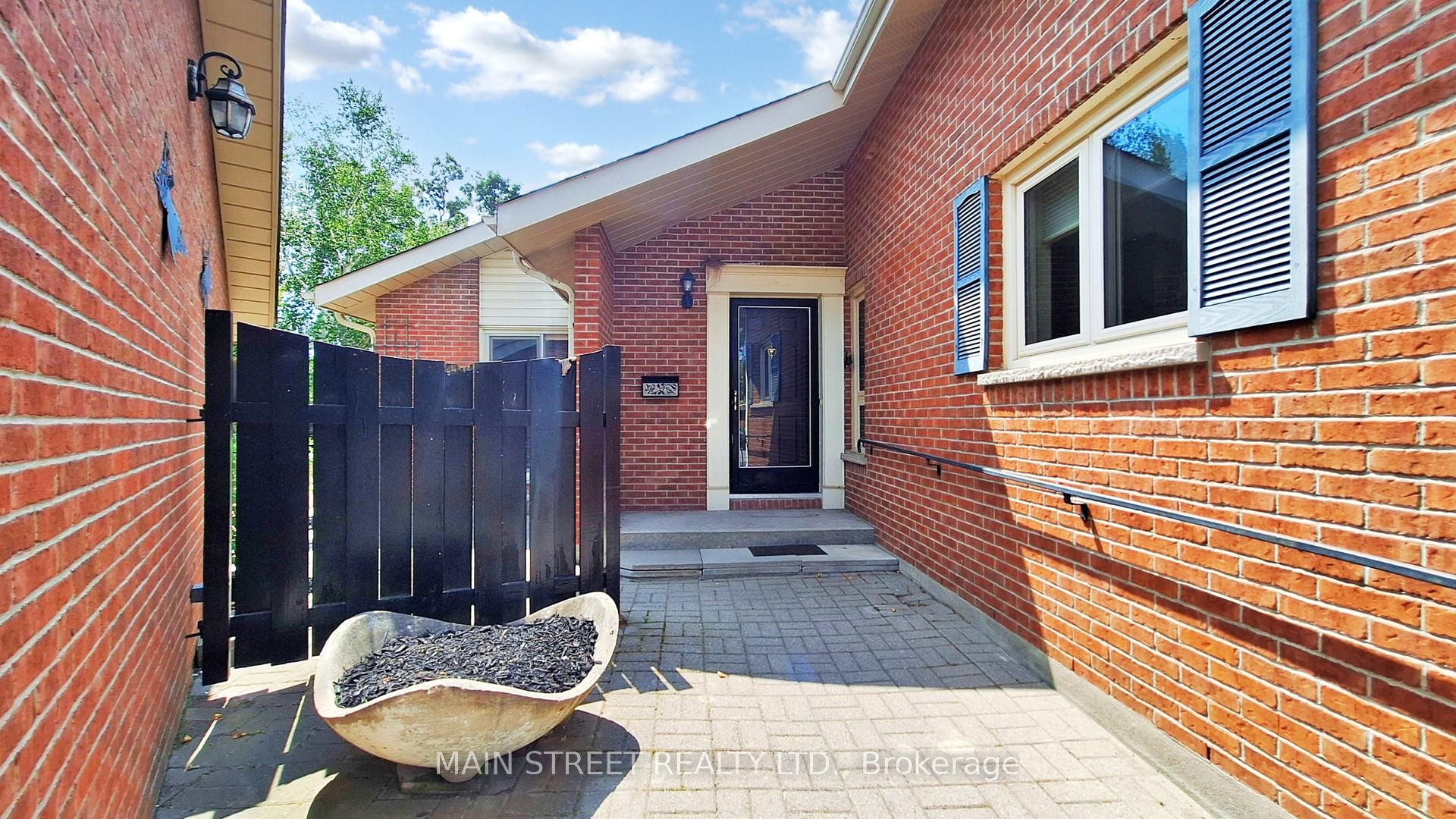 Photo 2 of 15 Windor Court, Brock, Cannington — HOMEH
